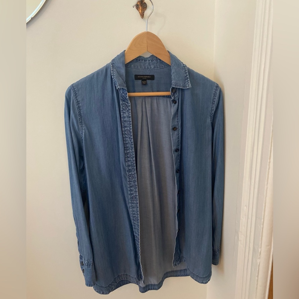 Women’s Banana Republic Blue Denim Shirt XS